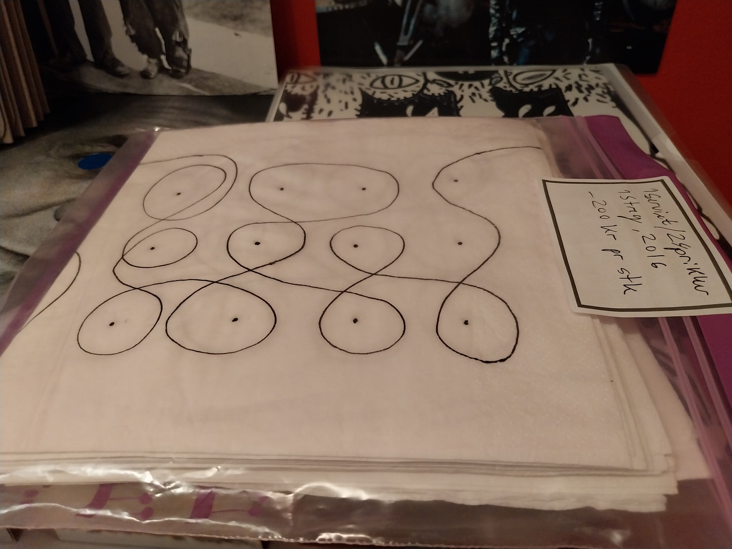 1 serviet/ 24 prikker, 1 streg