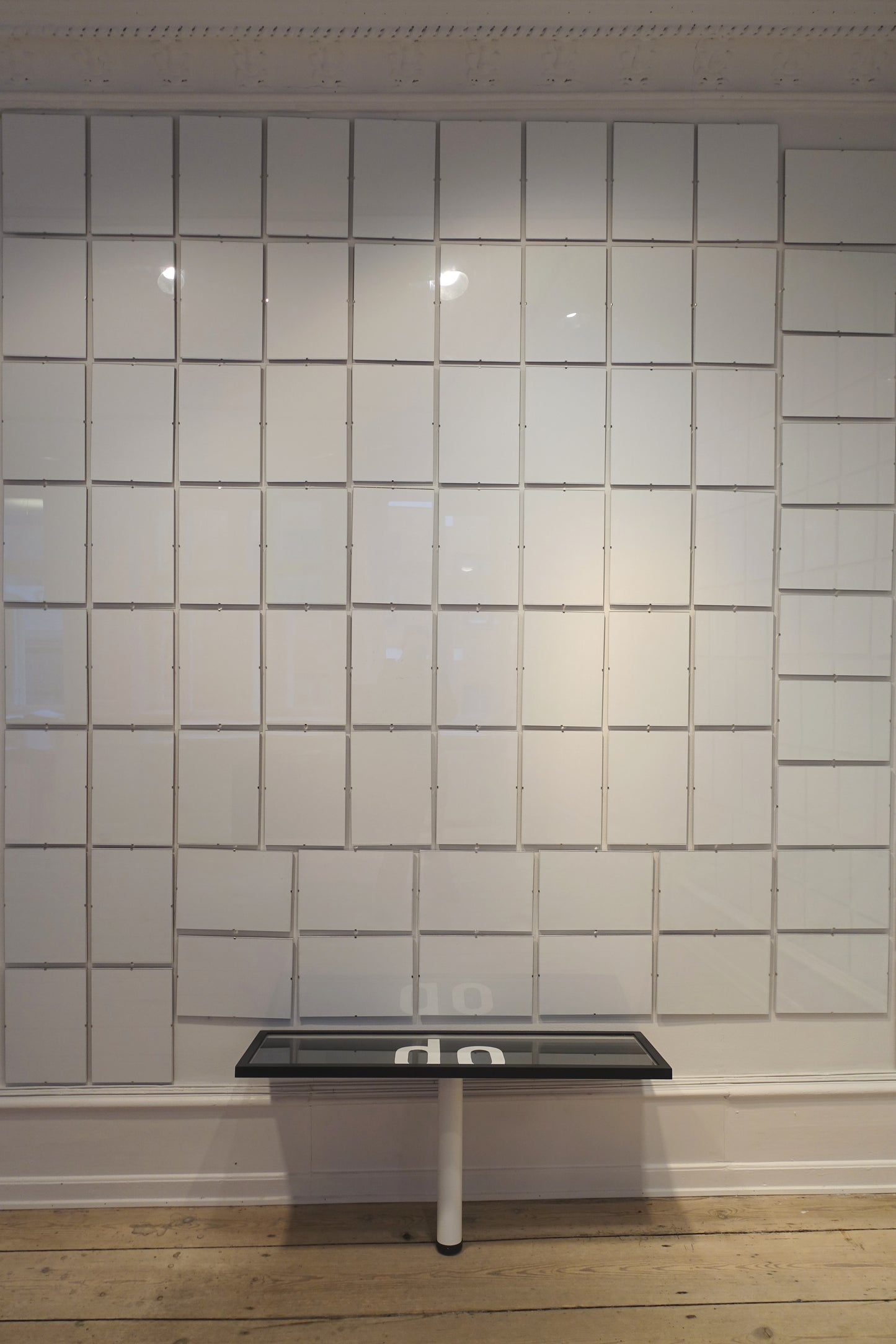 Installationsbillede med værket "do"