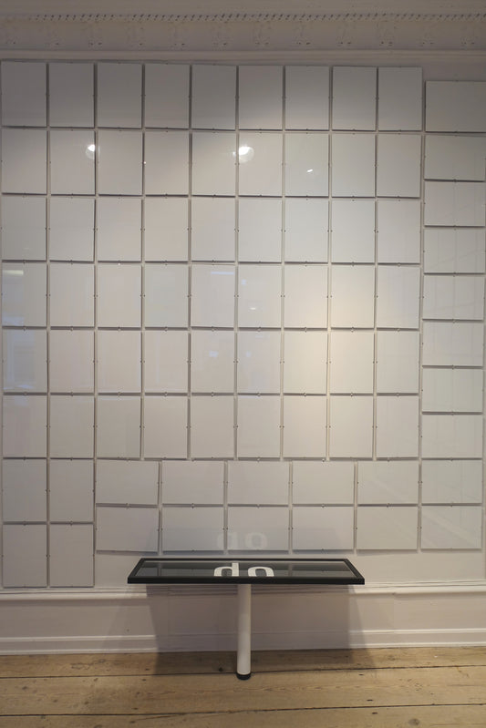 Installationsbillede med værket "do"