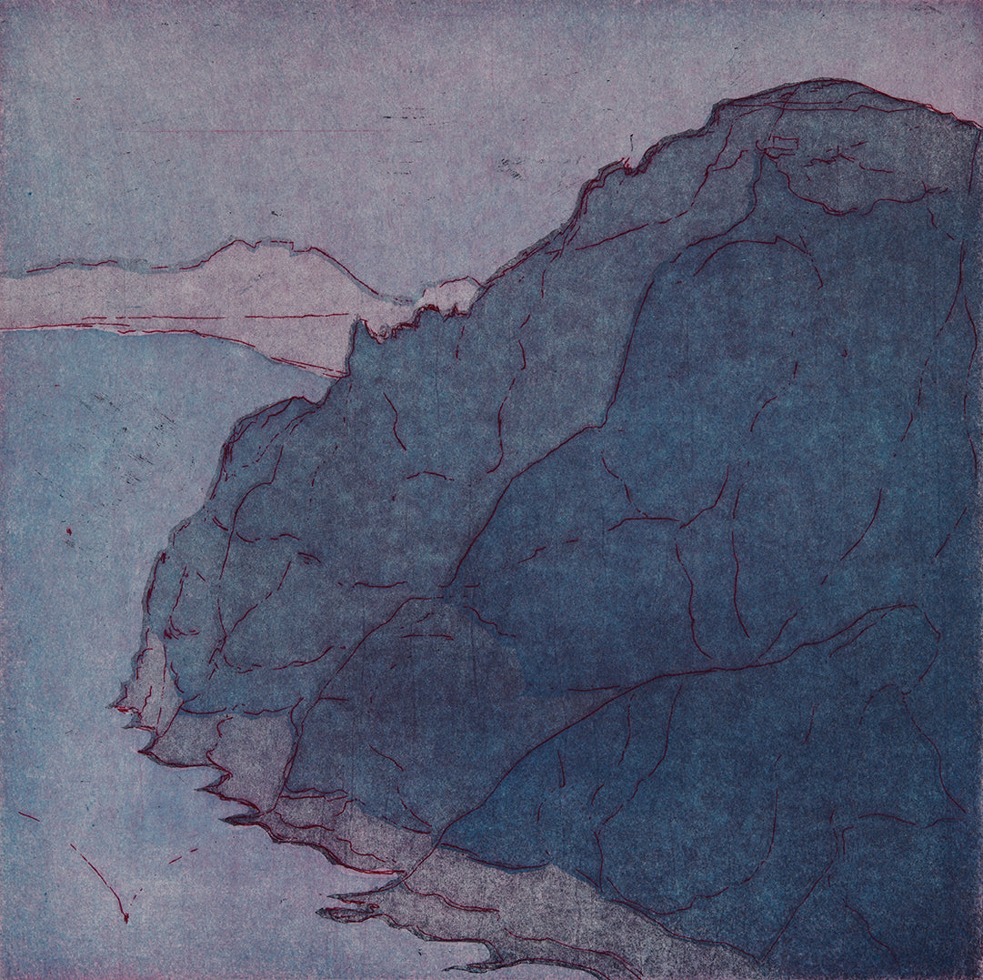 Bjerg og hav. Grå. San Cataldo. Italien