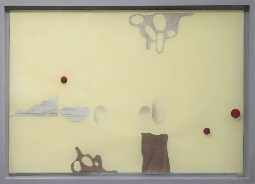 11. Lysegult vægobjekt m. knapper, 2021,. 70 x 100 x 7,5 cm. 14.000 kr.