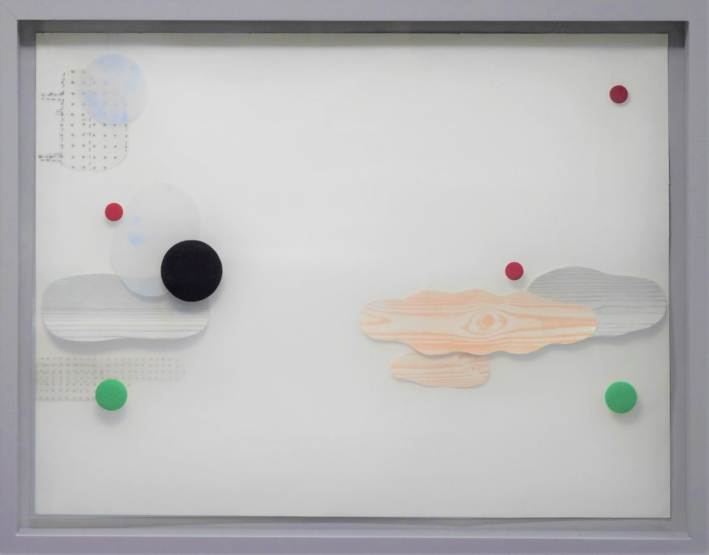 6. Hvidt vægobjekt m. knapper 2020. 60 x 78 x 7,5 cm. 12.000 kr.