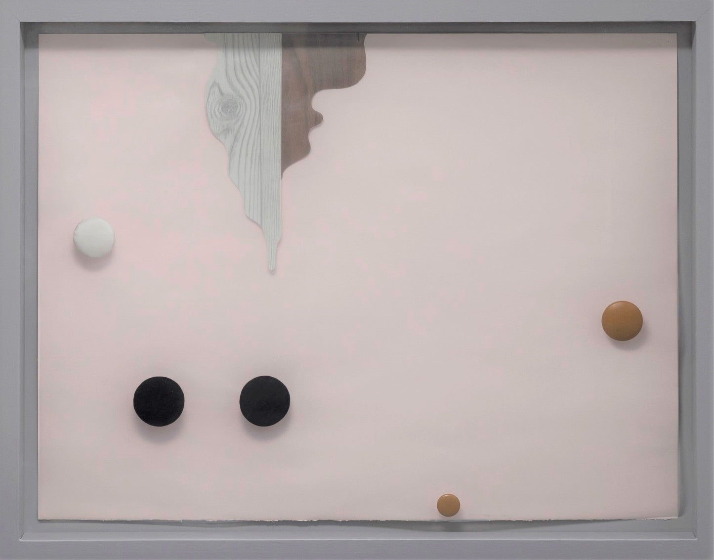 13. Lyserødt vægobjekt m. knapper, 2021. 60 x 78 x 7,5 cm. 12.000 kr