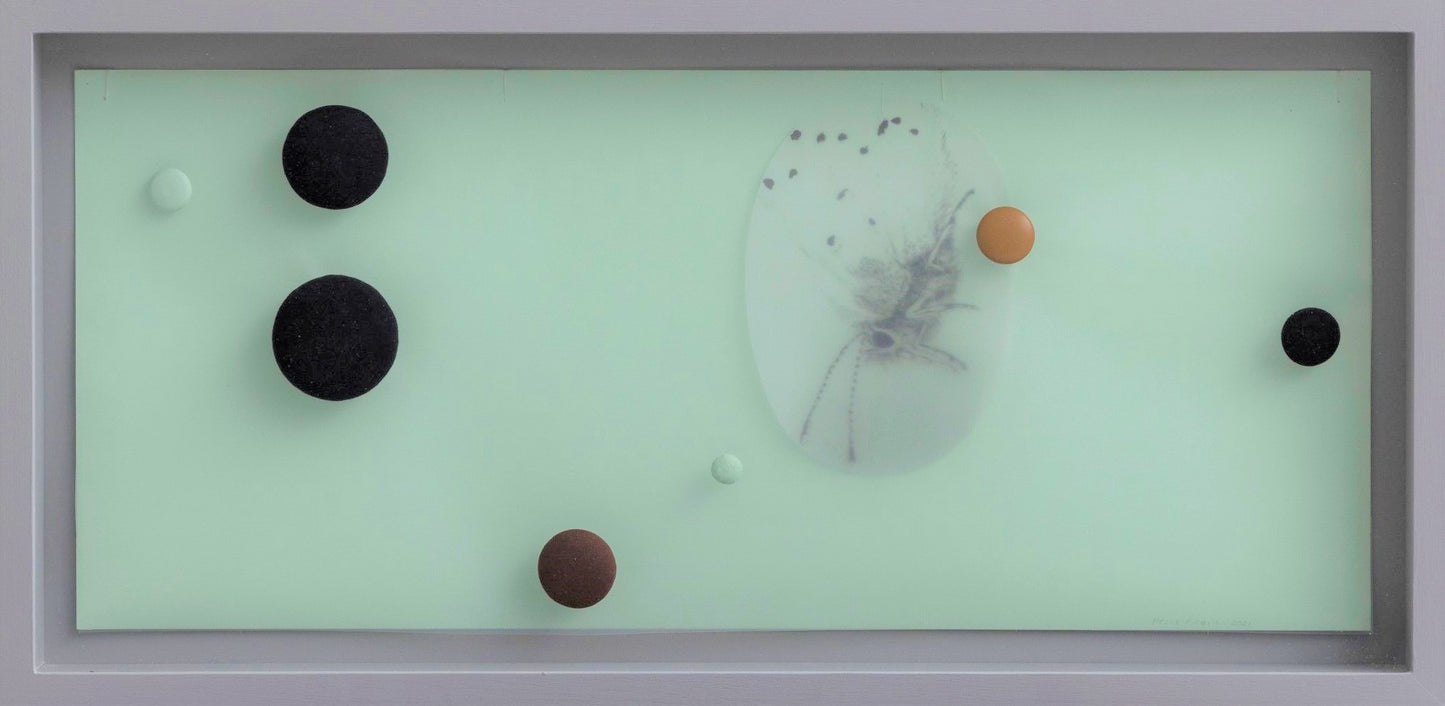 3. Lysegrønt vægobjekt m. Sommerfugle, 2021. 28 x 64 x 7,5 cm. 9.000 kr