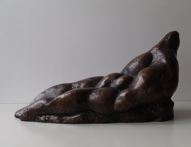 Hvilende kvinde. Forslag til monumental skulptur.