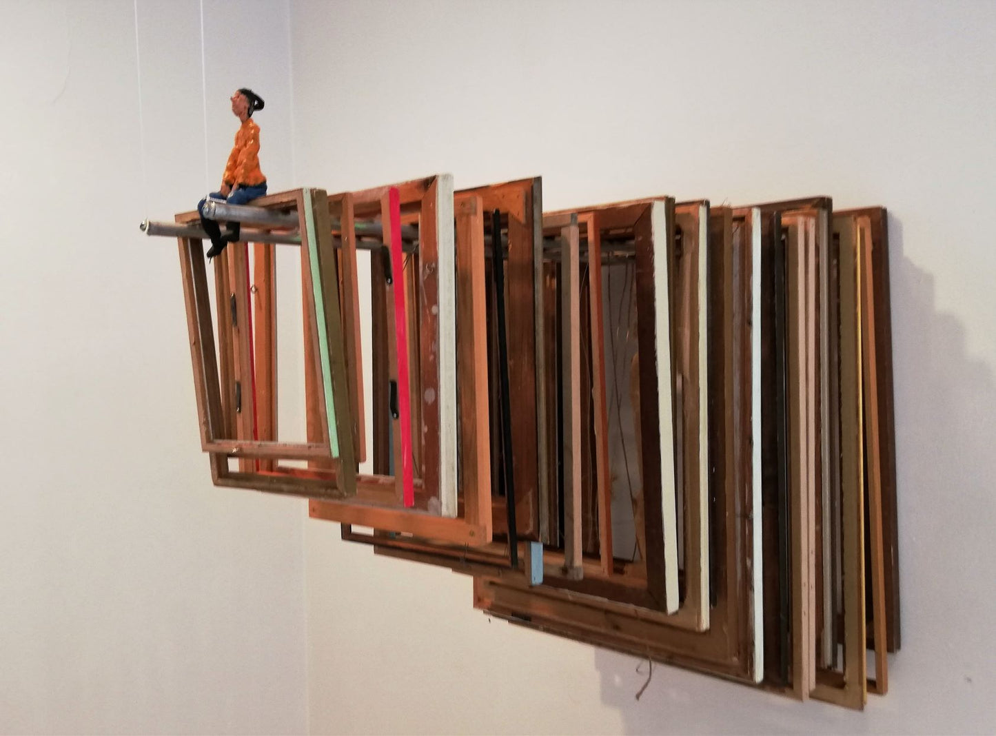 ” Maya flytter hjemmefra” Fundne rammer, efterladte skulpturdele og fimoler 2022