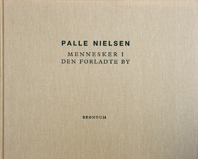 Mennesker i den forladte by